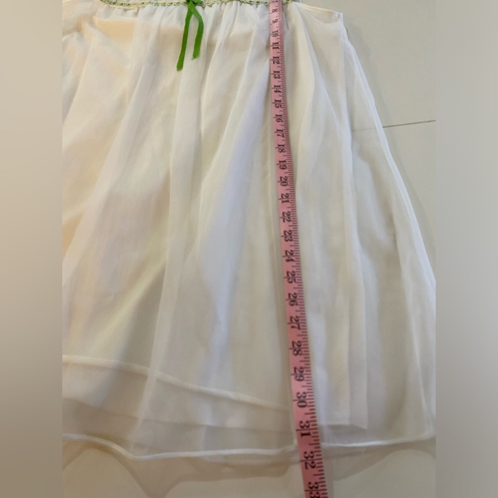 Elegant White Floral Embroidered Robe - Picture 4 of 12